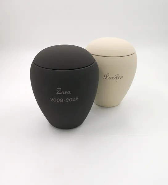 gravering av urner til kjæledyr